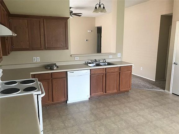 4th image of 509 Fireberry Dr