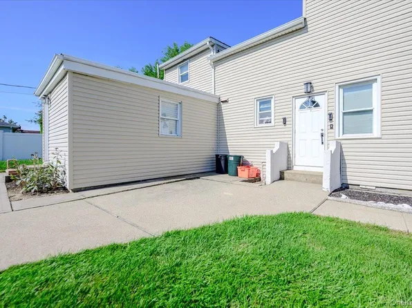 13 Truxton Rd, Island Park, NY 11558