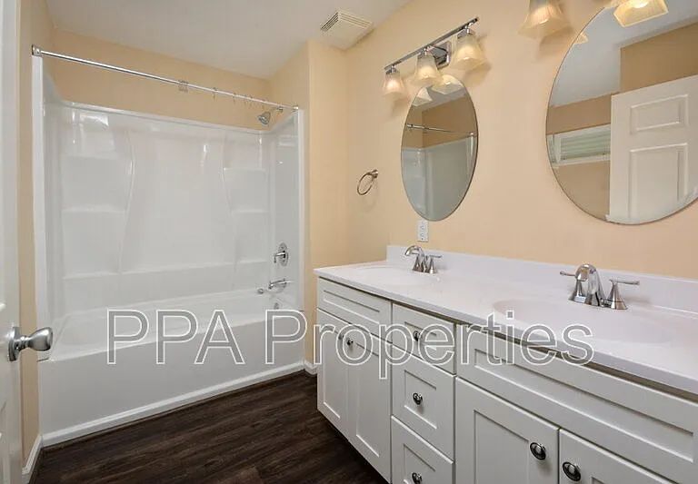2408 Francis St — Photo 5
