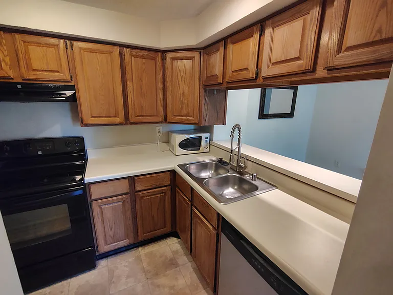 821 Stratford Way — Photo 17