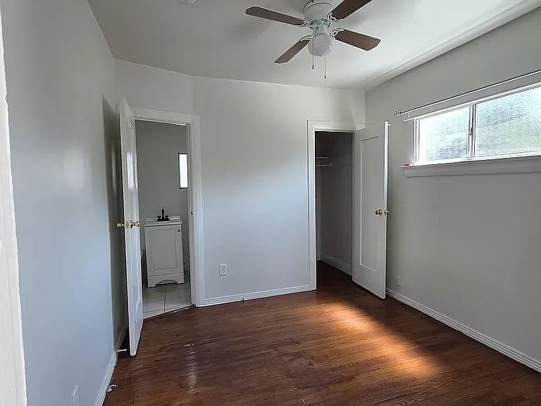 1497 W 27th St #1/2 — Photo 14
