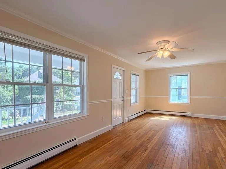 142 E Meadow Rd — Photo 14