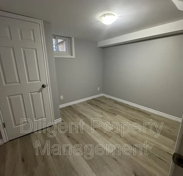 736 Stormont St #LOWER — Photo 14