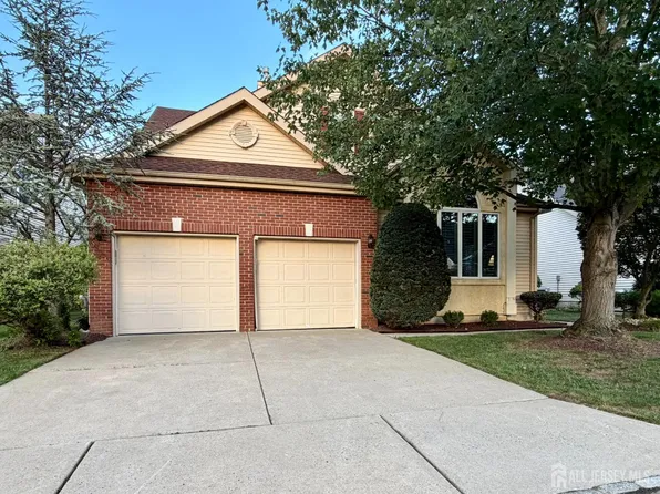 49 Dawson Ln, Monroe Township, NJ 08831