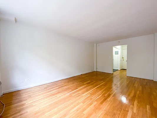 Rented by City Connections Realty | media 10