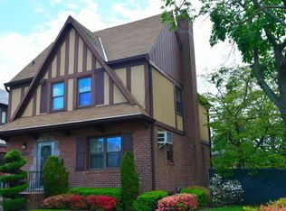 75-04 180th St, Fresh Meadows, NY 11366