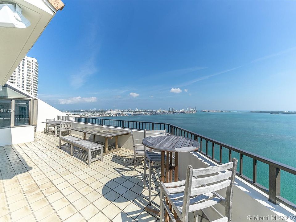 1st image of 520 Brickell Key Dr #03