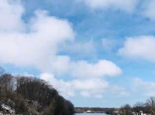 664 N Cygnet Lake Dr, Benton Harbor, MI 49022