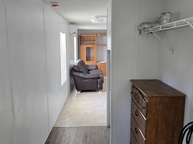 613 Anna Ave — Photo 4