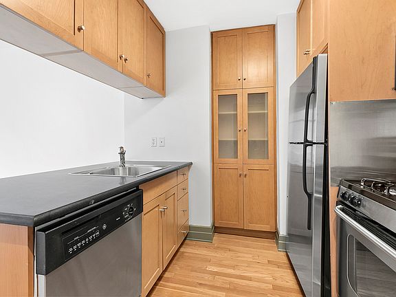 4th image of 125 Court St #4SG