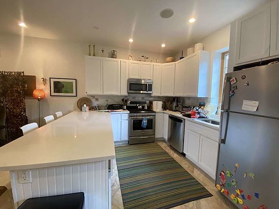 4th image of 205 Conover St Floor 1