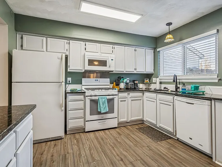 762 Quesnel Dr — Photo 14