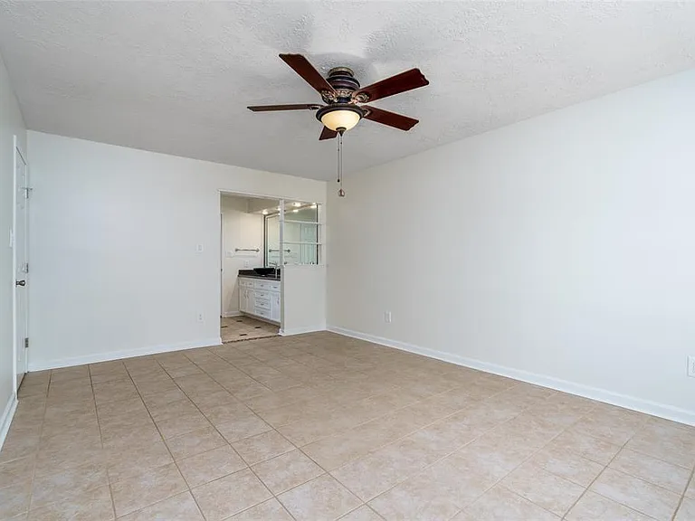 11602 Jaycreek Dr — Photo 17