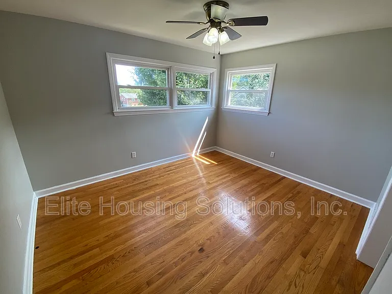 890 N 10th St — Photo 11
