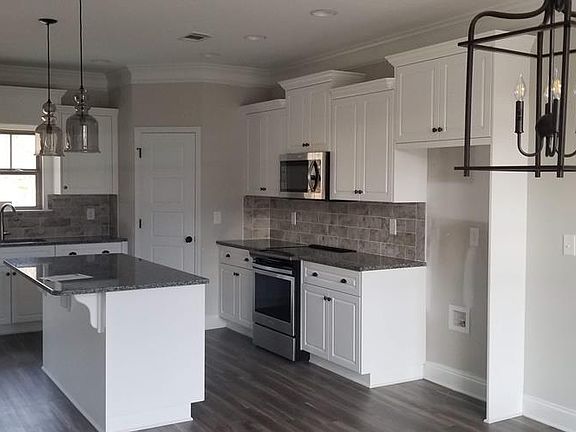 4th image of 303 Bella Rose Dr