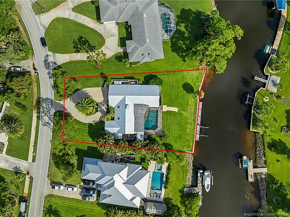 2nd image of 1310 NW Lakeside Trl