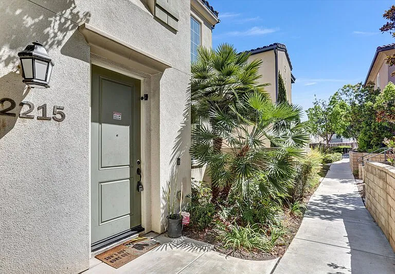 2215 Antonio Dr — Photo 2