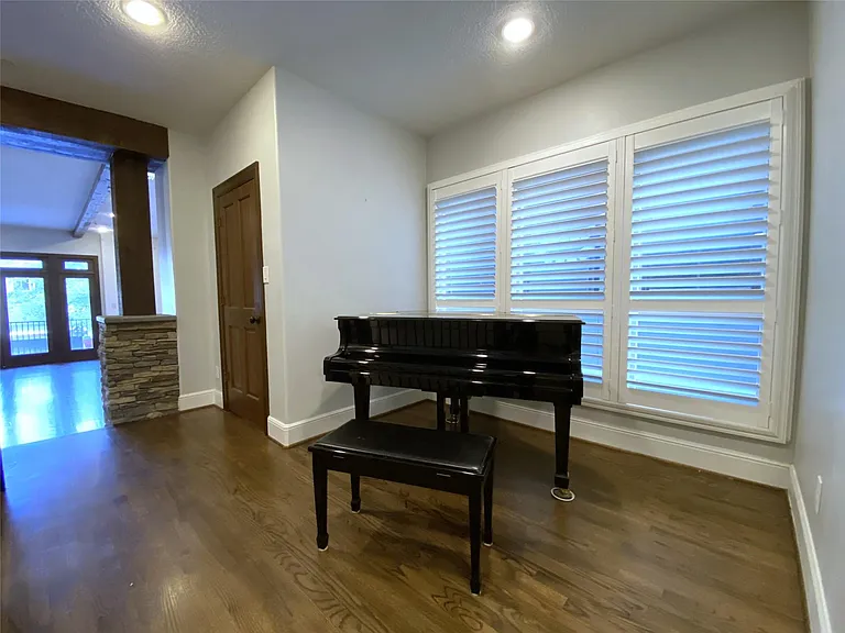 1012 Crocker St — Photo 13