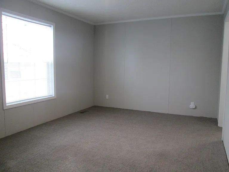 153 Hawthorne Dr — Photo 4
