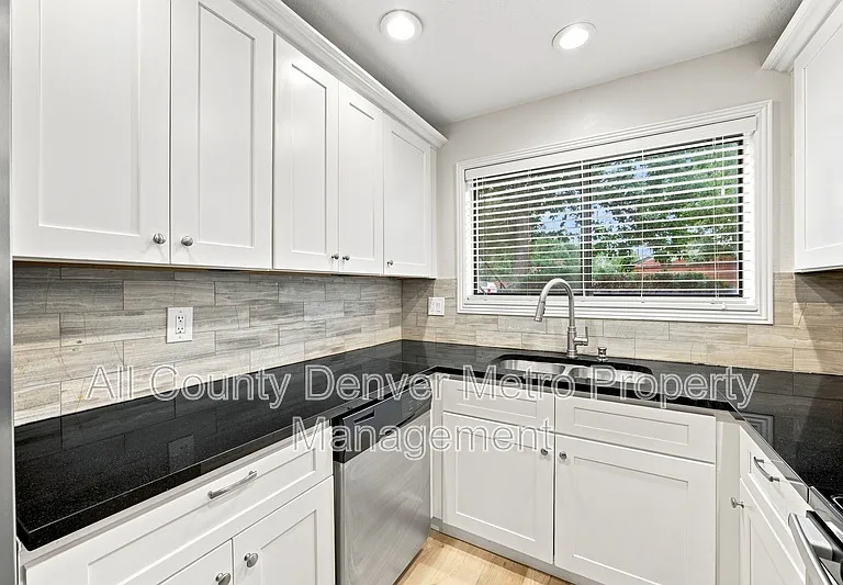 433 Wright St #101 — Photo 9