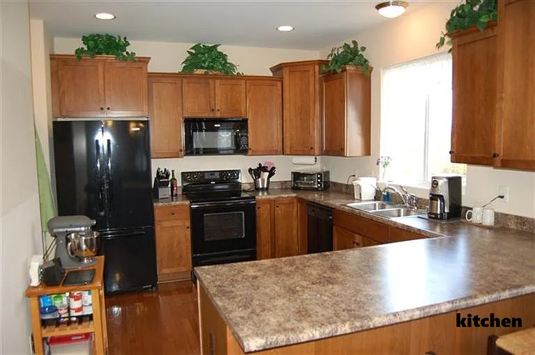 10210 Hamlet Ct — Photo 8