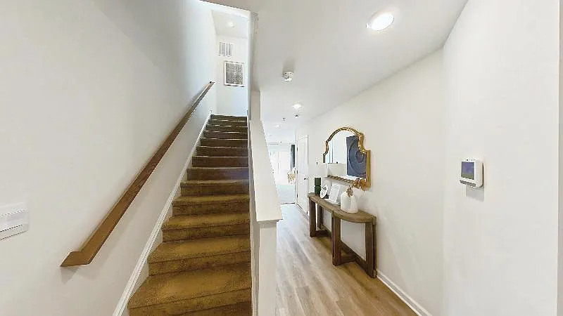 3 bed, 2.5 bath, 1969 sqft, $2,800 — Photo 2