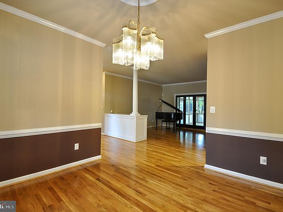 5th image of 1013 Cadmus Dr