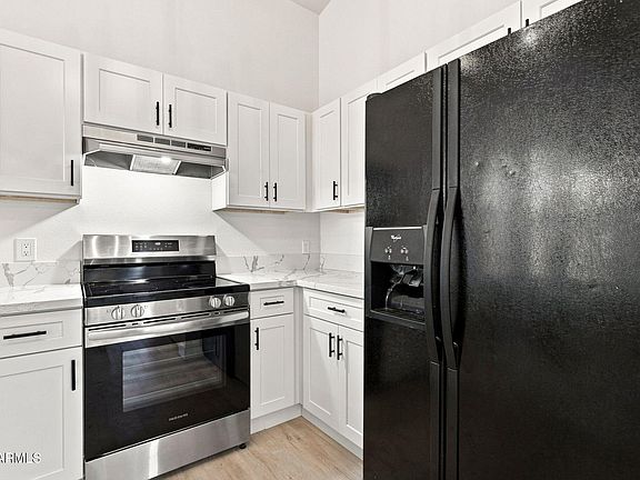 3rd image of 534 N New Haven --