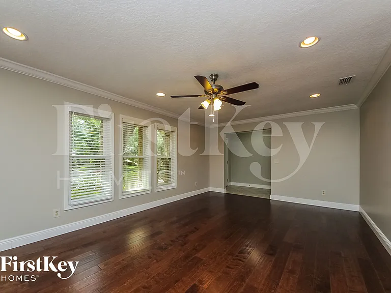 2409 Brookside Ave — Photo 4
