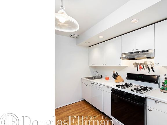 3rd image of 427 7th Ave #Com1