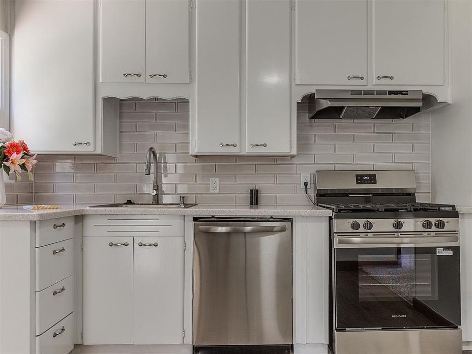 1st image of 2441 SW 51st St