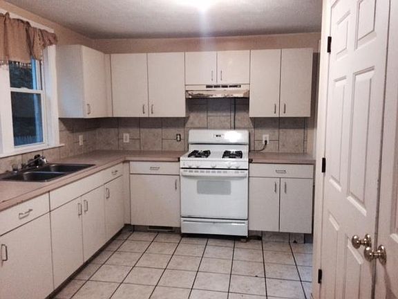 2nd image of 1023 Logan St SE