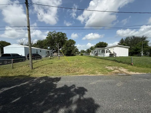 310 Olive St, El Campo, TX 77437