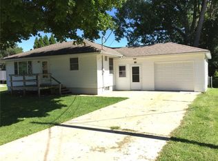 320 Water St, Center Point, IA 52213