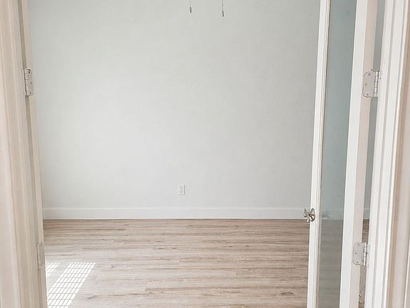 3rd image of 8507 Alvararo Bay Dr