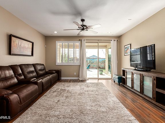 5th image of 2471 E HAZELTINE Way