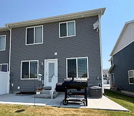 5 beds 3.5 baths Townhouse — Photo 4
