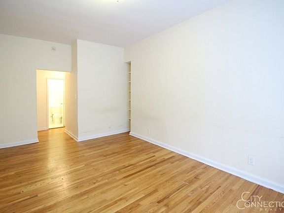3rd image of 32 W 72nd St APT 1B