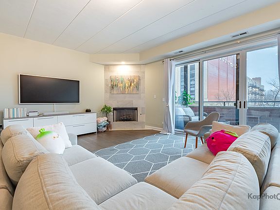 2nd image of 1332 W Madison St APT 2W