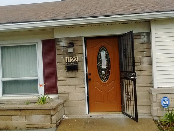 front entrance with highend entrance door has dust and dawn