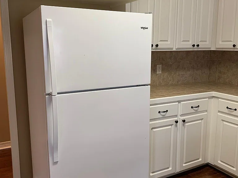 100 Hawthorne Dr — Photo 11