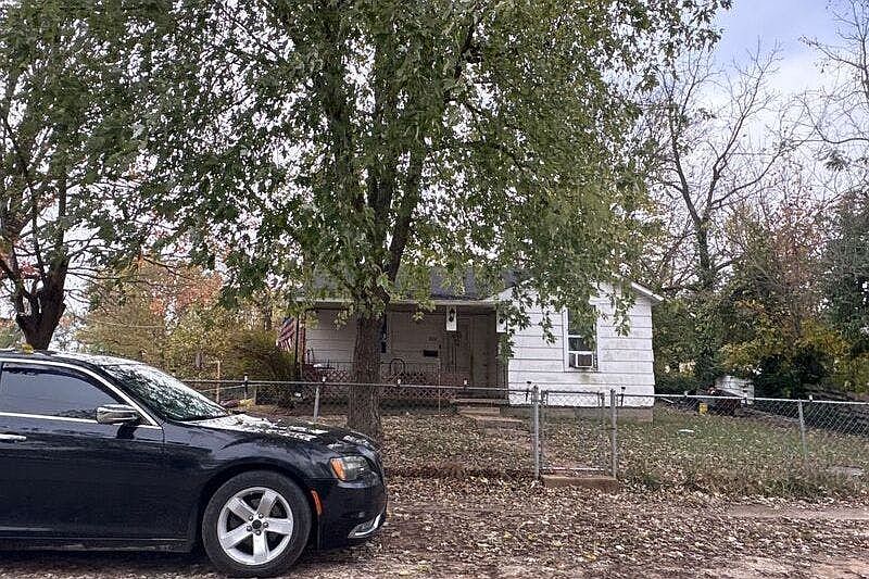 1st image of 200 10th St
