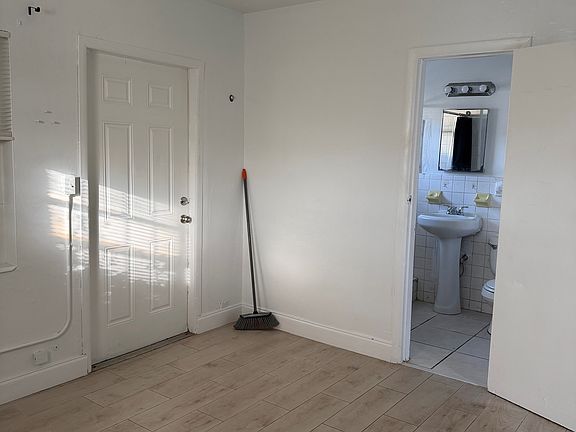 3rd image of 910 NW 3rd Ave Unit 1