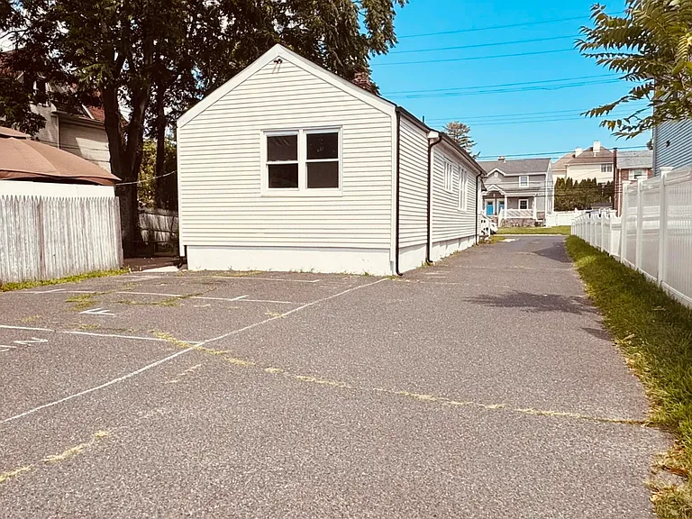 410 2nd Ave — Photo 16