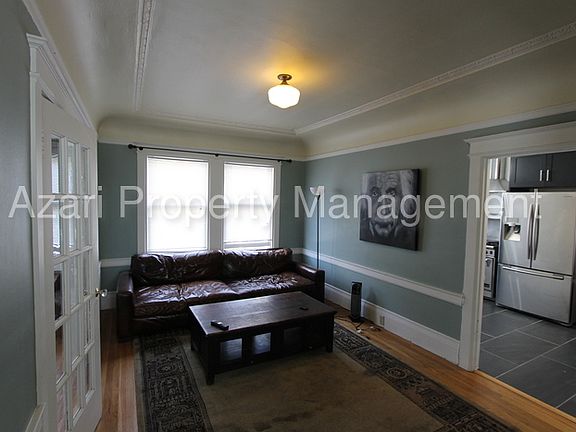 2nd image of 209 Ashbury St