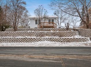 599 Stoughton Ave, Chaska, MN 55318