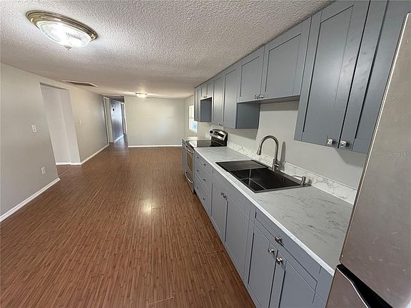 4th image of 901 S Kingsway Rd