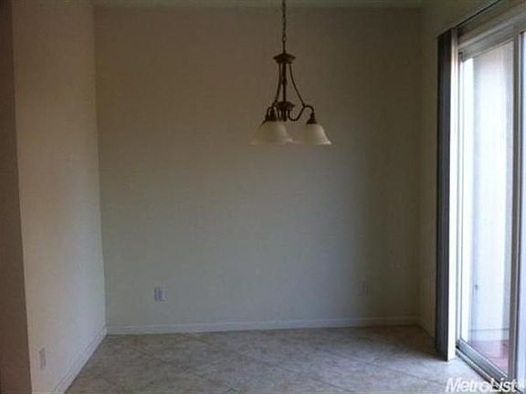 4th image of 727 S Comunidad St