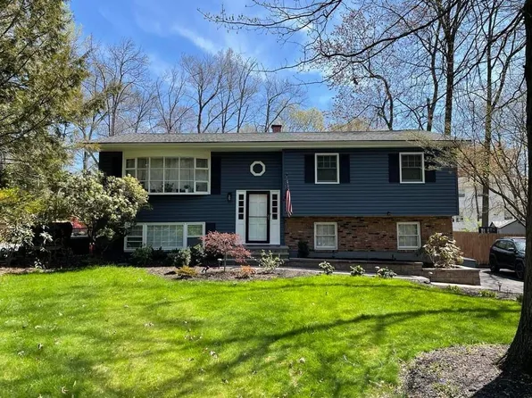 4 Hedge Row, New City, NY 10956