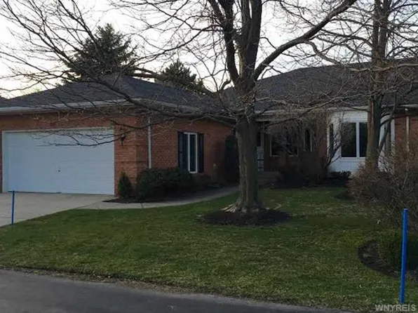 34 Hampton Hill Dr, Williamsville, NY 14221